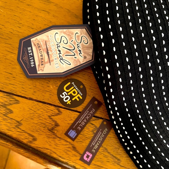 NWT. Fantastic Floppy Sun Hat - Picture 5 of 9